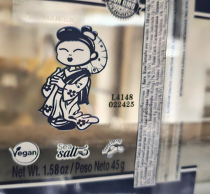 Etiqueta en tapa de botella